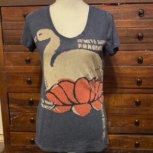 Lucky Brand v-neck top. Pic of swan.  Super cute too. Size medium